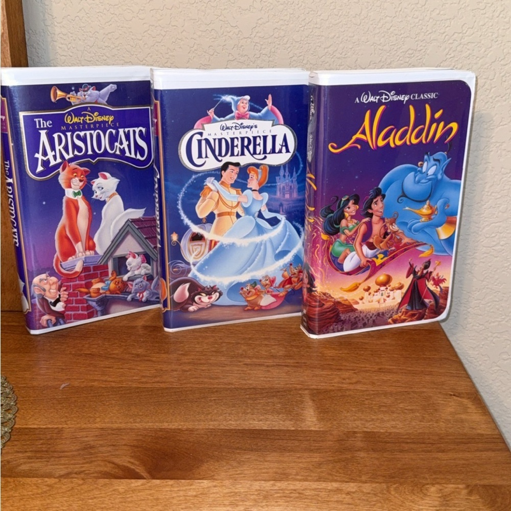 Disney VHS Collection: Aristocats, Cinderella, Aladdin
